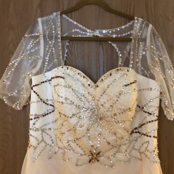 Beautiful evening gown!! - Picture 4 of 4